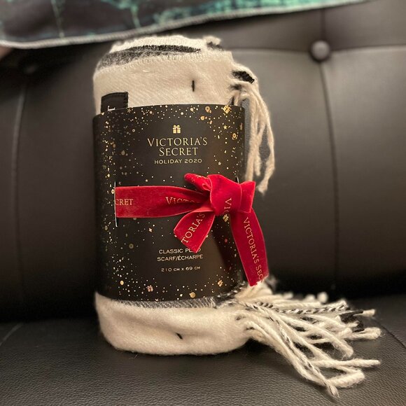 Victoria Secret 2020 Holiday Scarf in Classic Plaid NWT - Picture 1 of 5